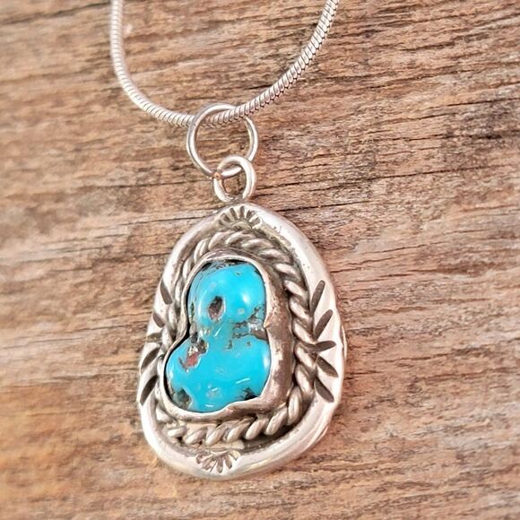 Vintage Sterling Navajo Blue Turquoise Stamped Pendant Necklace - Picture 4 of 5